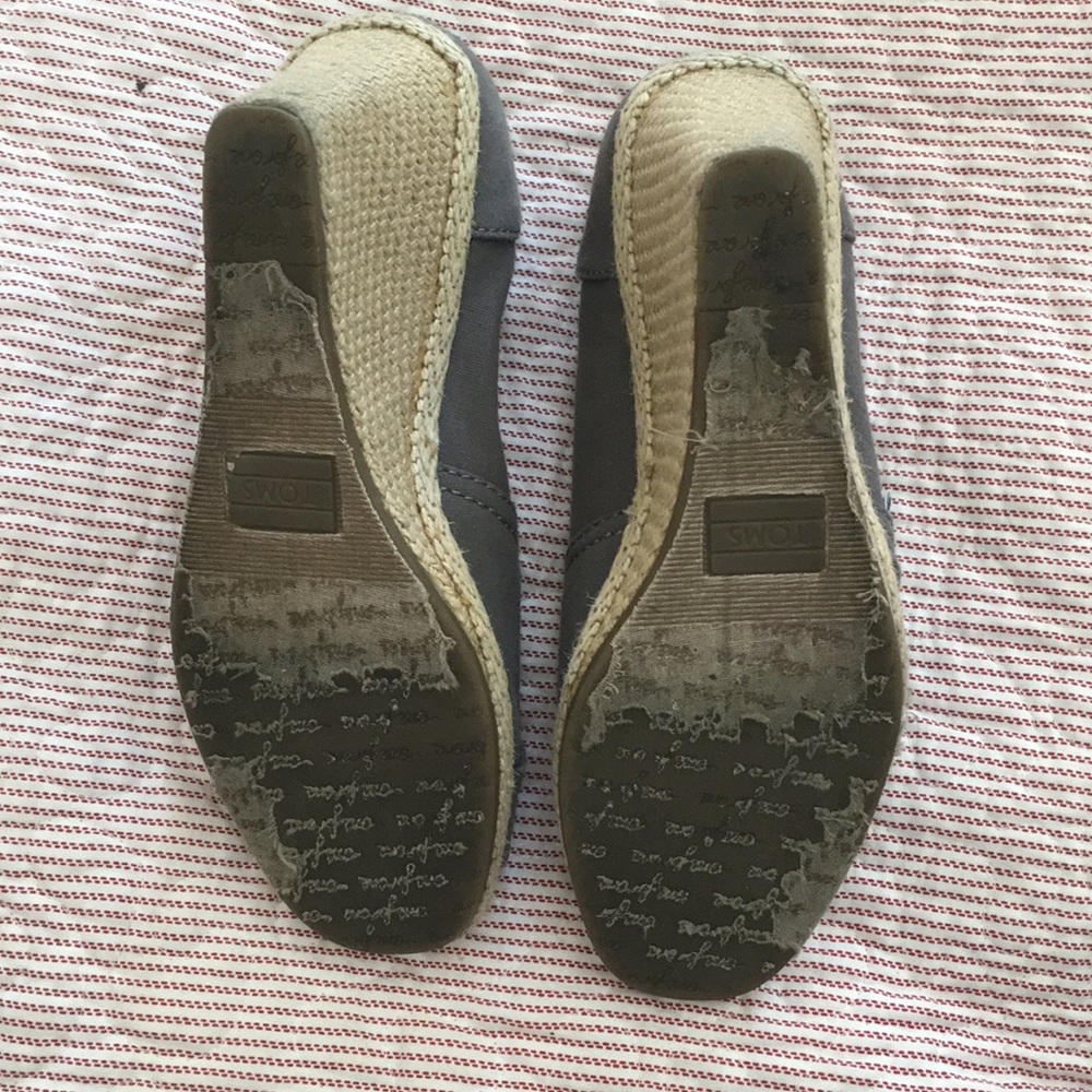 Toms - Picture 2 of 3